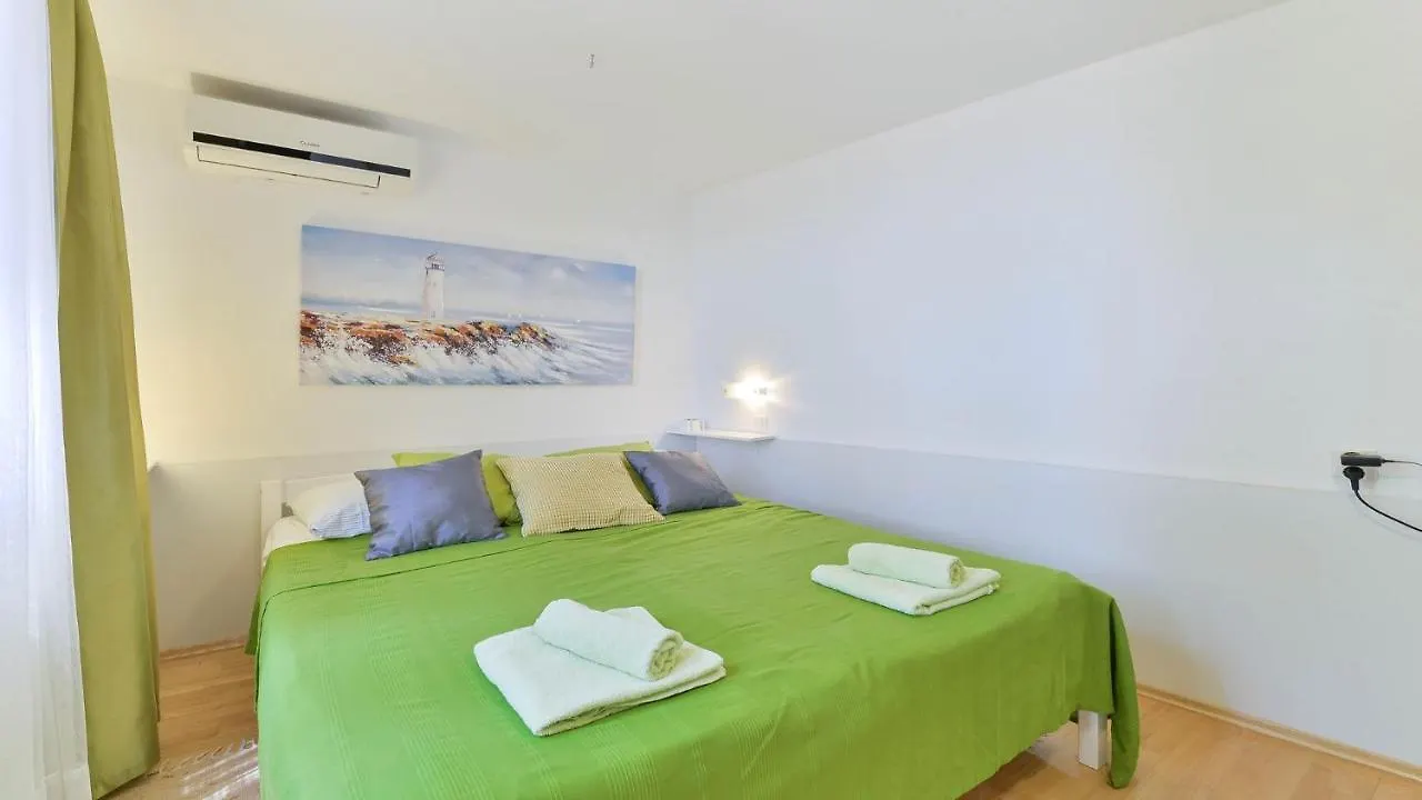 Beachfront Holiday Home Maestral Sveti Petar